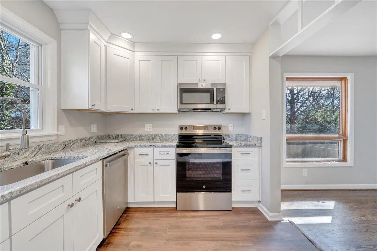 4301 Holmes ST - Photo 13