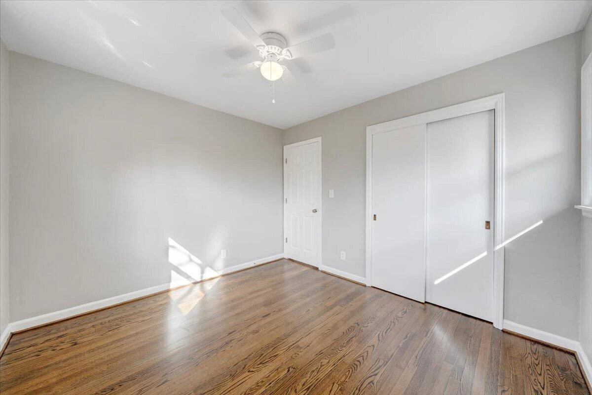 4301 Holmes ST - Photo 16