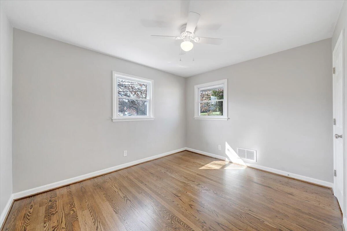4301 Holmes ST - Photo 17