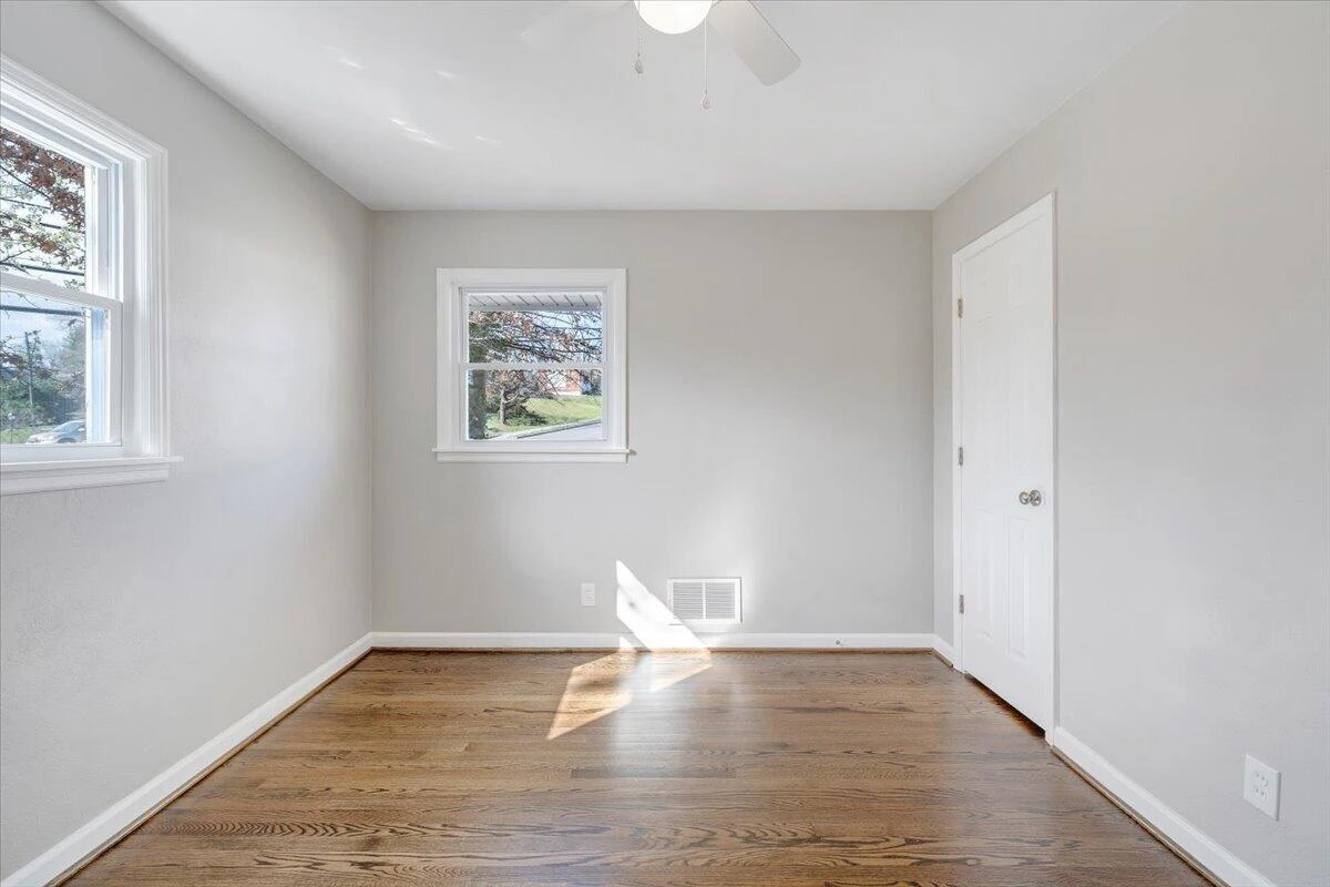 4301 Holmes ST - Photo 18