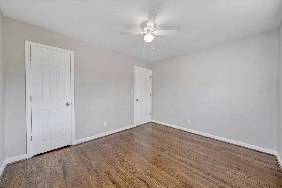 4301 Holmes ST - Photo 19