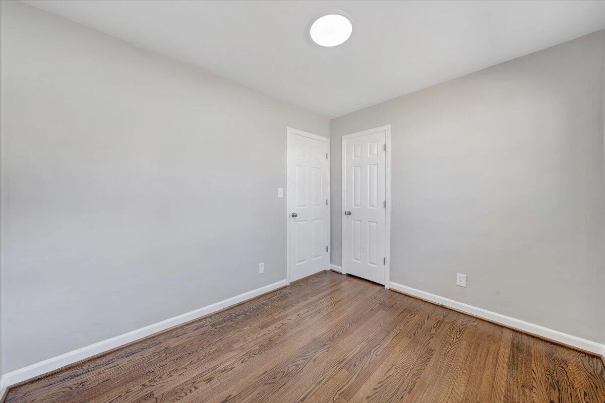 4301 Holmes ST - Photo 21