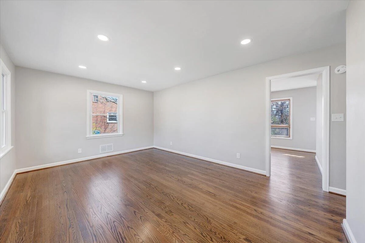 4301 Holmes ST - Photo 7