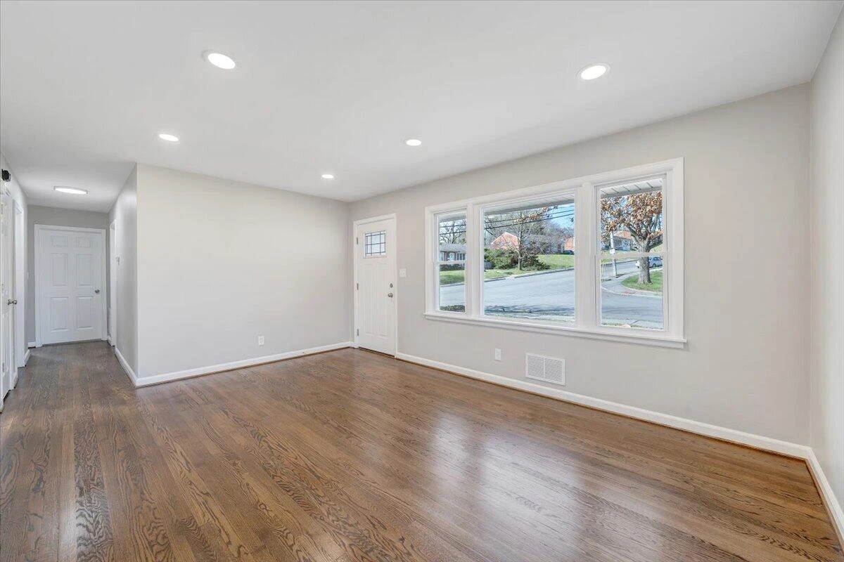 4301 Holmes ST - Photo 8