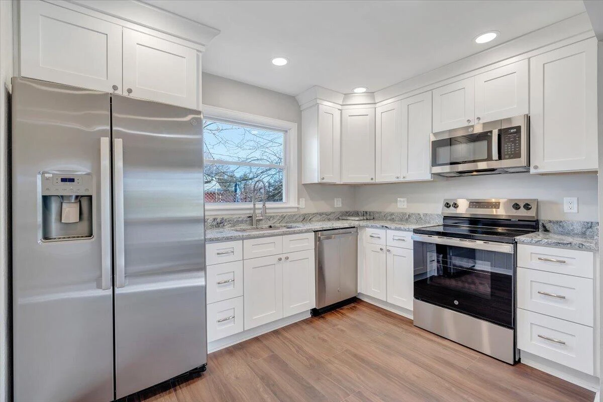 4301 Holmes ST - Photo 11