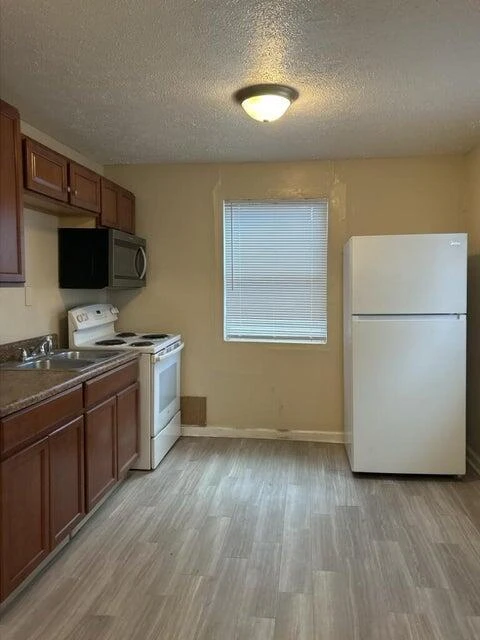 711 McDowell AVE - Photo 3