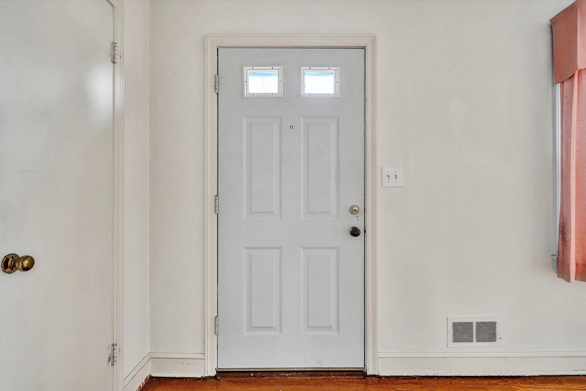 3038 Dover DR - Photo 5