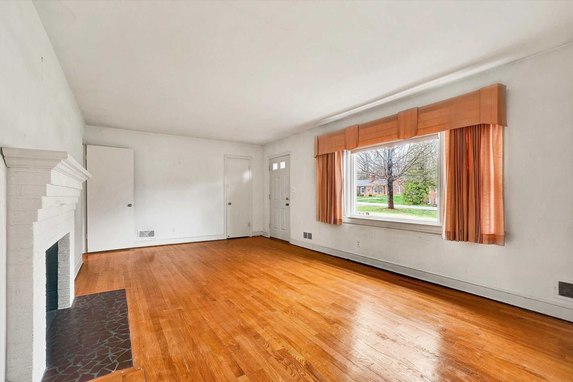 3038 Dover DR - Photo 6