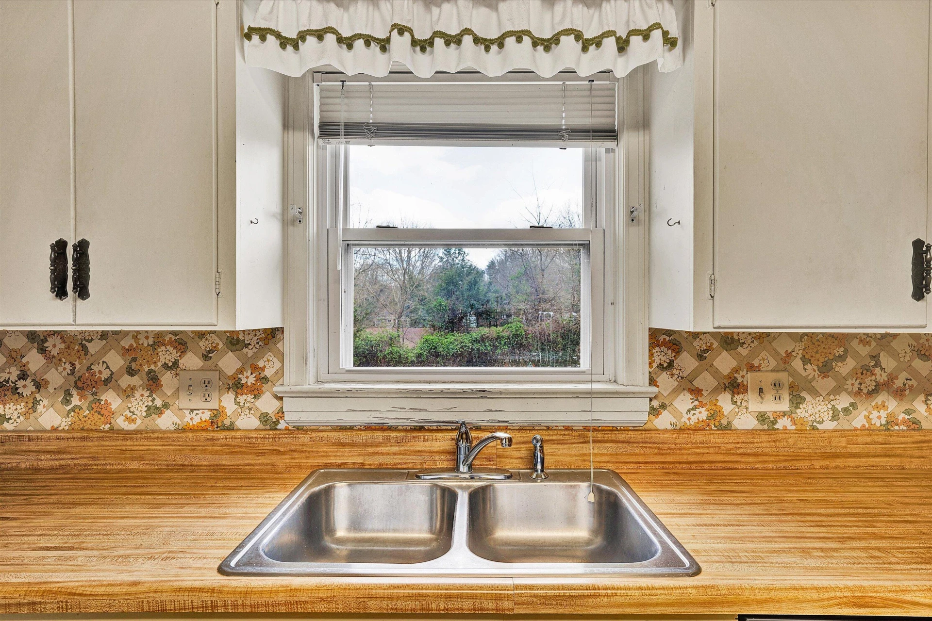 3038 Dover DR - Photo 10