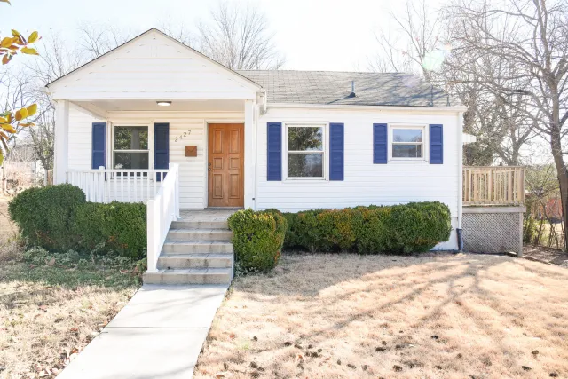 2427 Ravenwood AVE