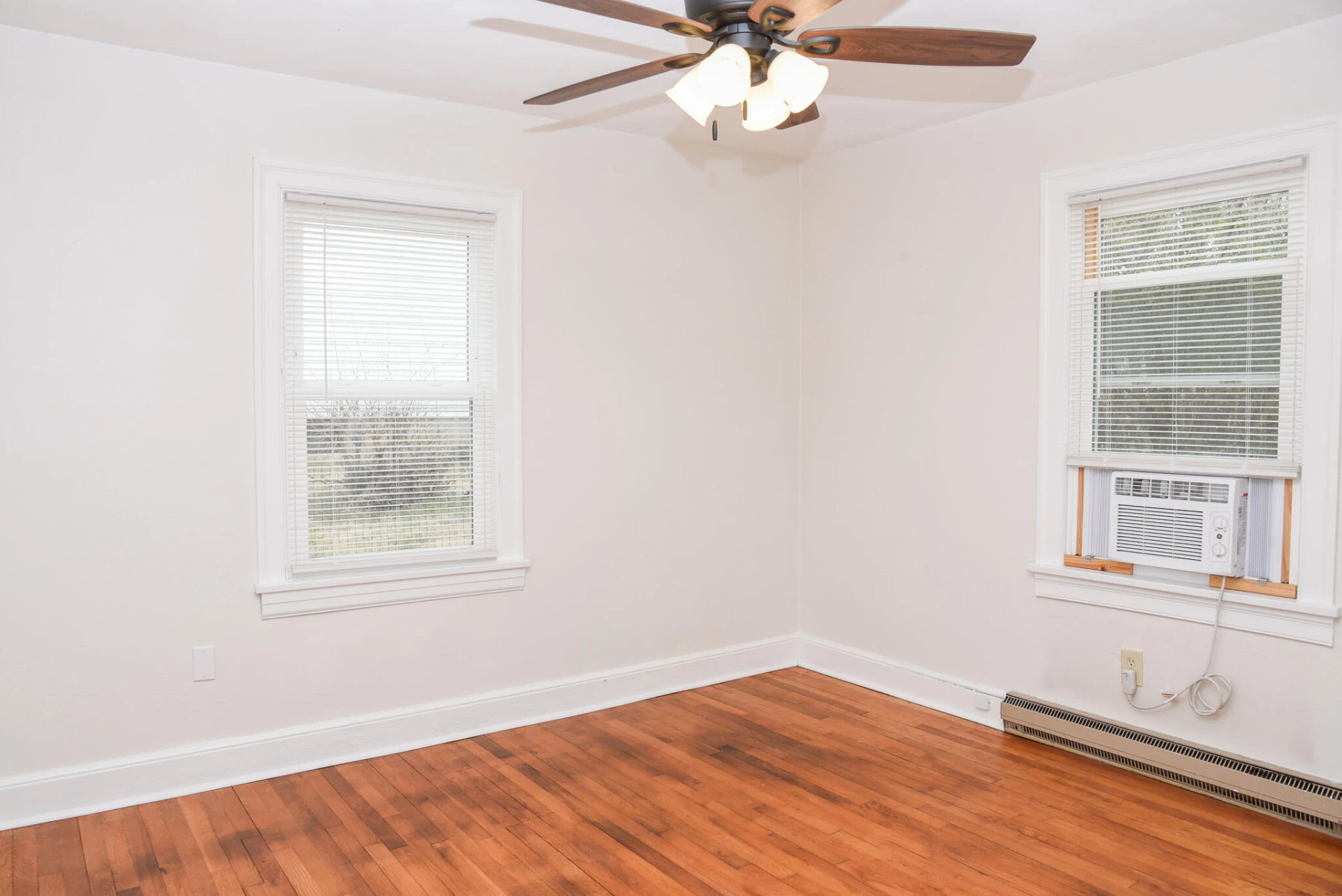 2427 Ravenwood AVE - Photo 11