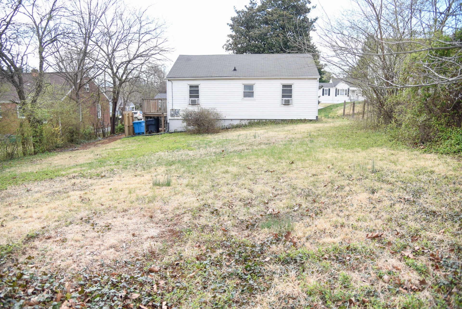 2427 Ravenwood AVE - Photo 18
