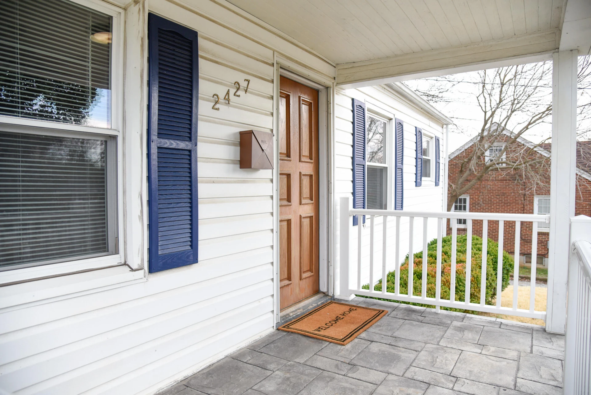 2427 Ravenwood AVE - Photo 2