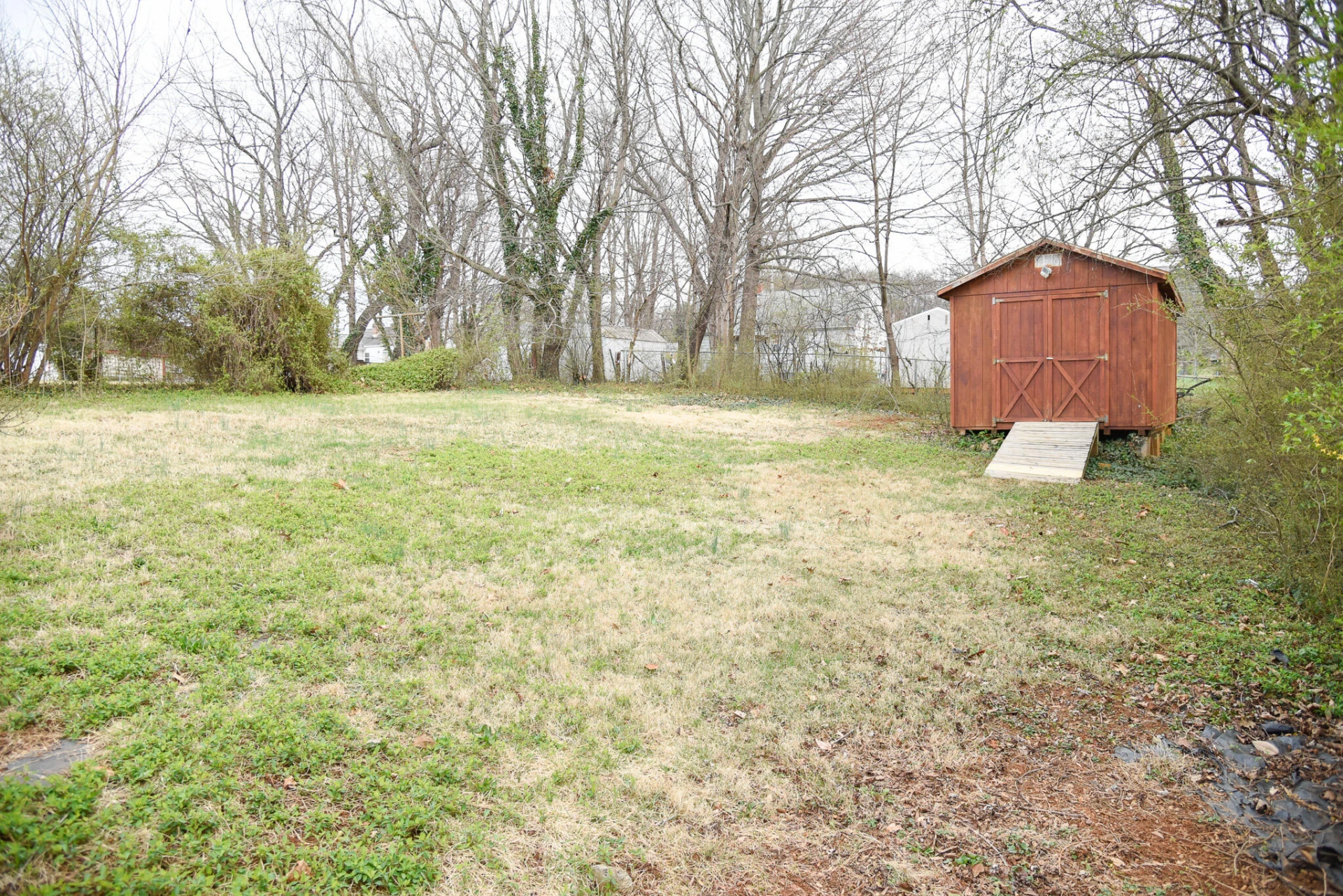 2427 Ravenwood AVE - Photo 22