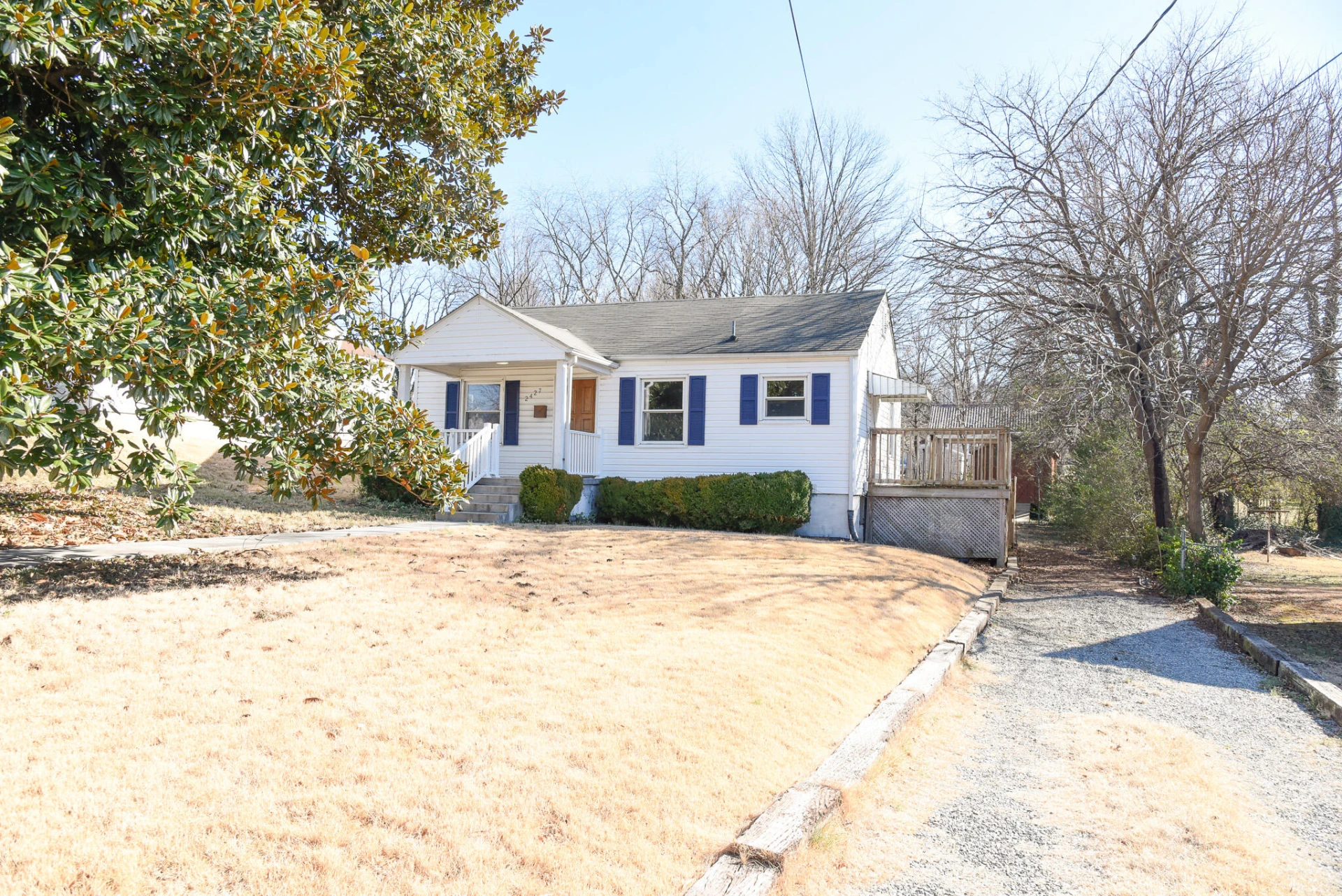 2427 Ravenwood AVE - Photo 24
