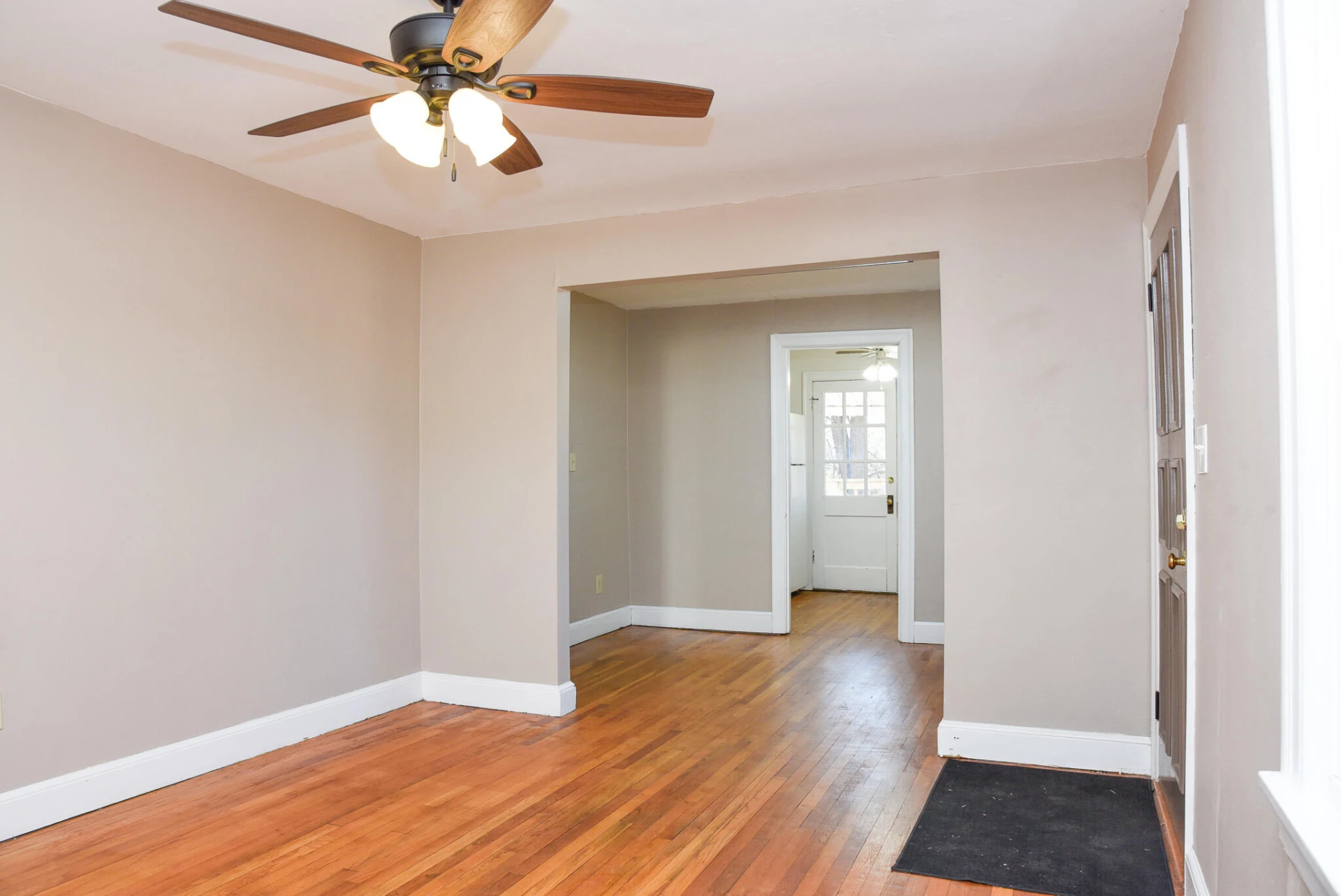 2427 Ravenwood AVE - Photo 3