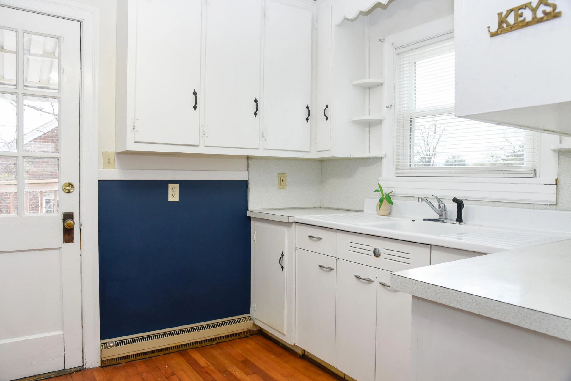 2427 Ravenwood AVE - Photo 6