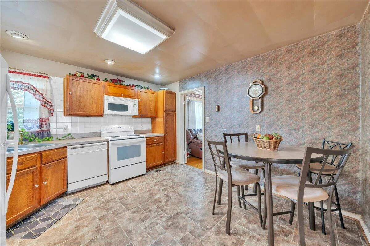 3222 Wentworth AVE - Photo 13
