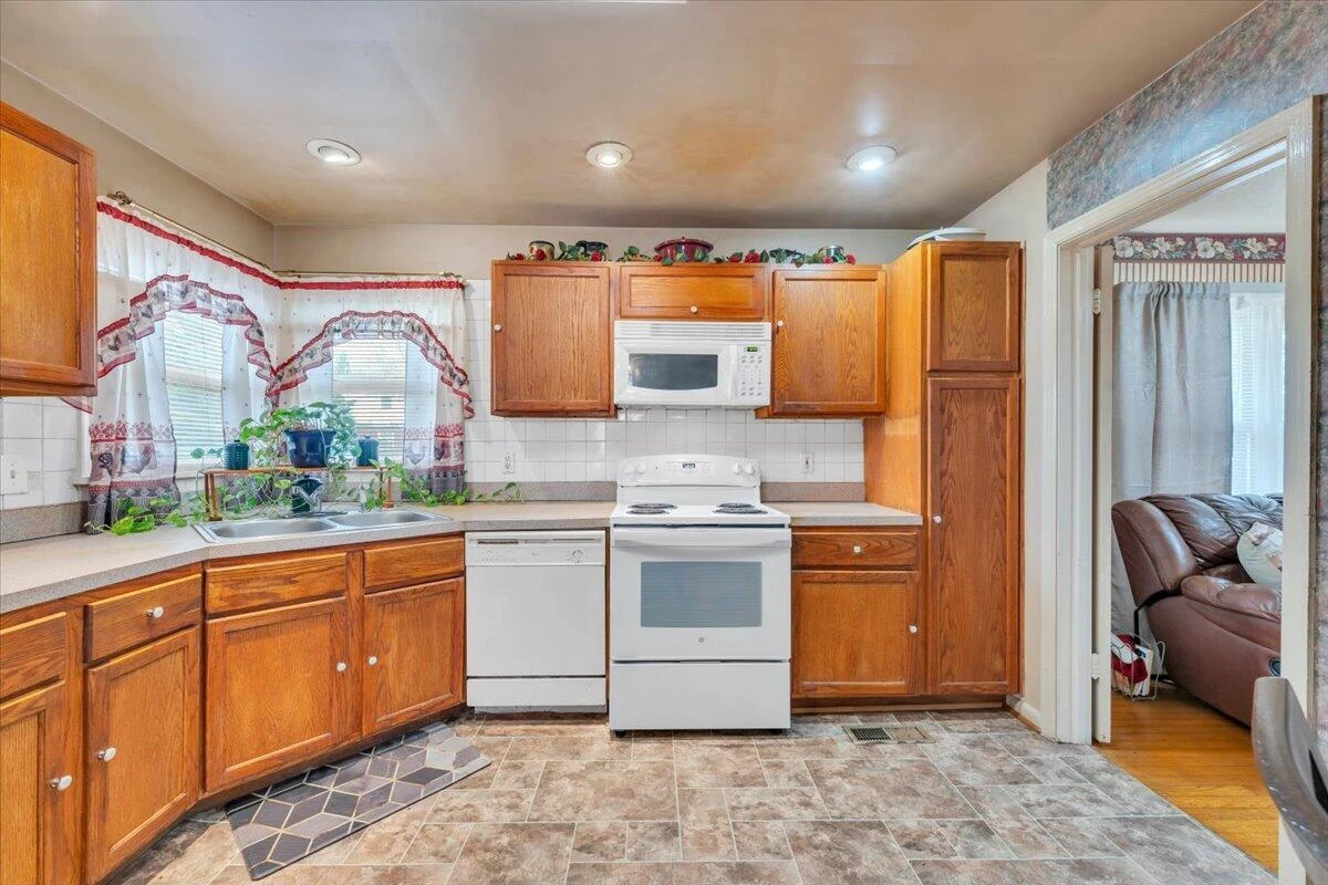 3222 Wentworth AVE - Photo 14