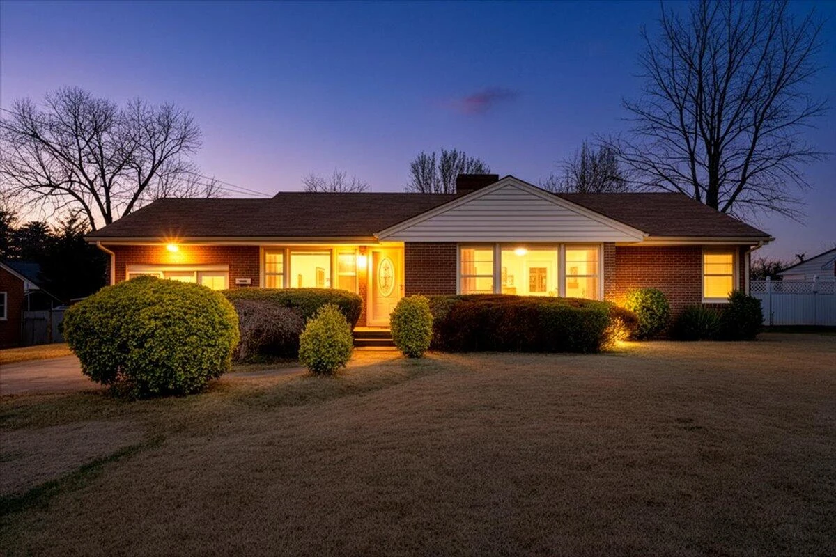 3222 Wentworth AVE - Photo 2