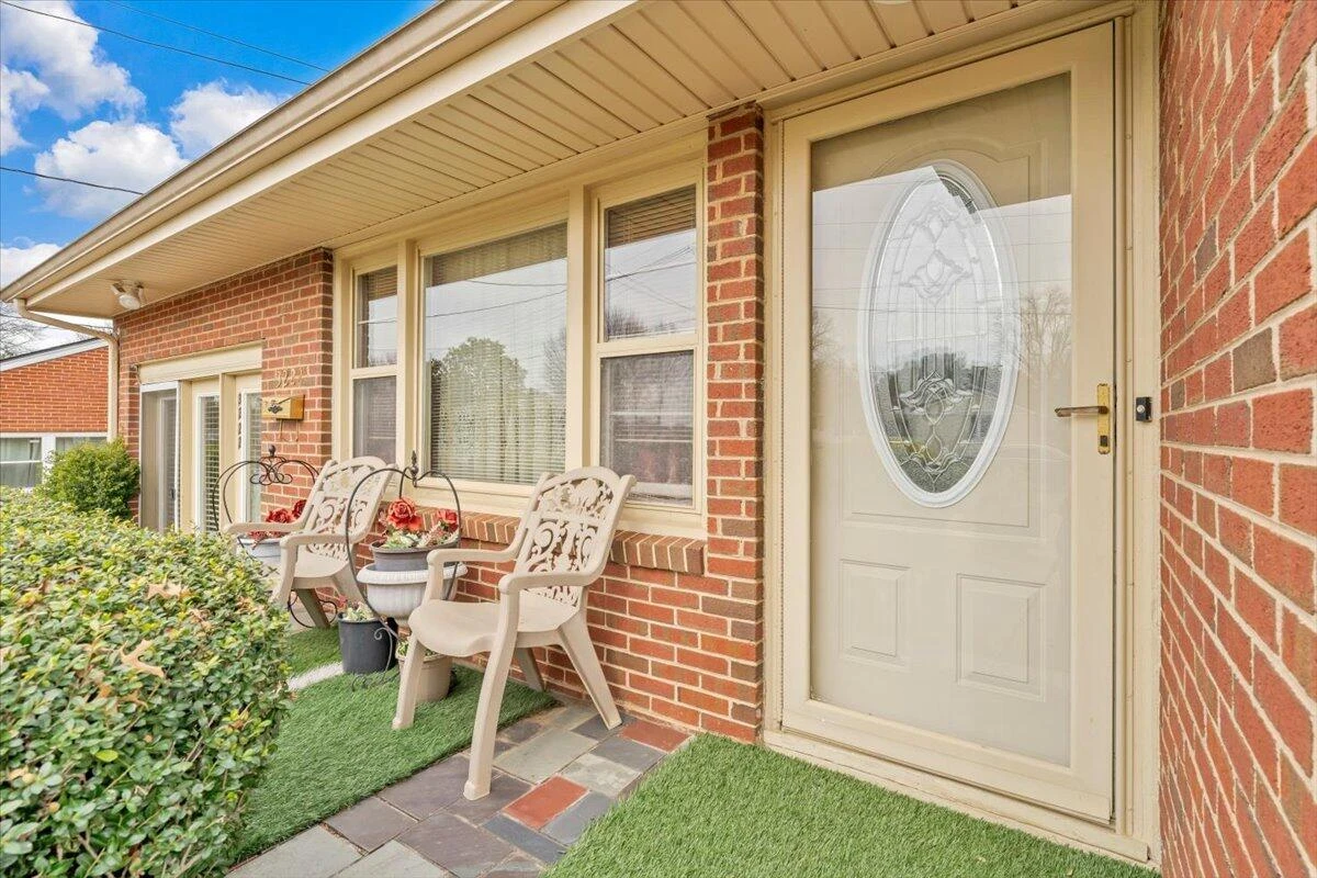 3222 Wentworth AVE - Photo 4