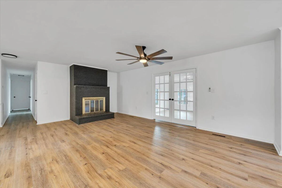 2049 Surrey LN - Photo 13