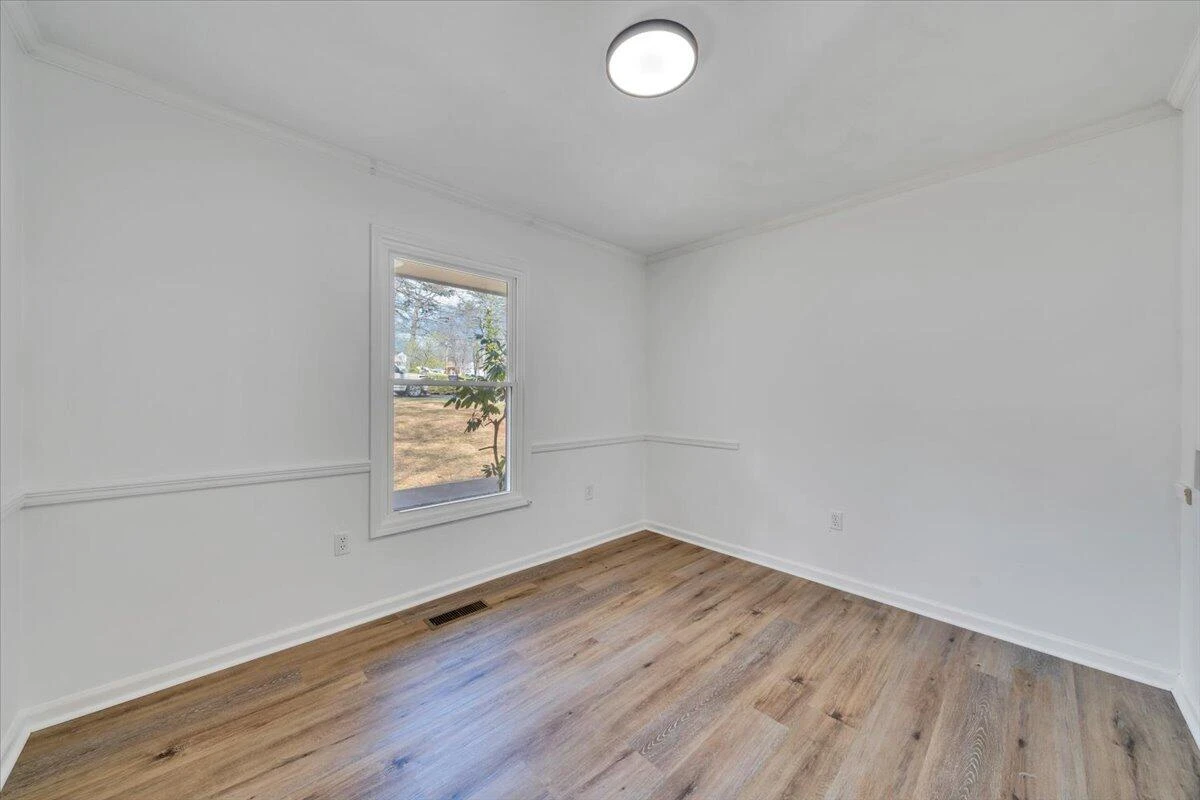 2049 Surrey LN - Photo 22