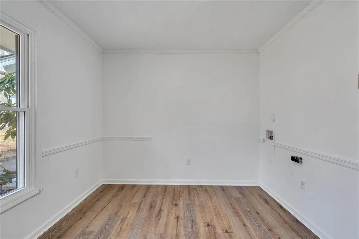 2049 Surrey LN - Photo 23