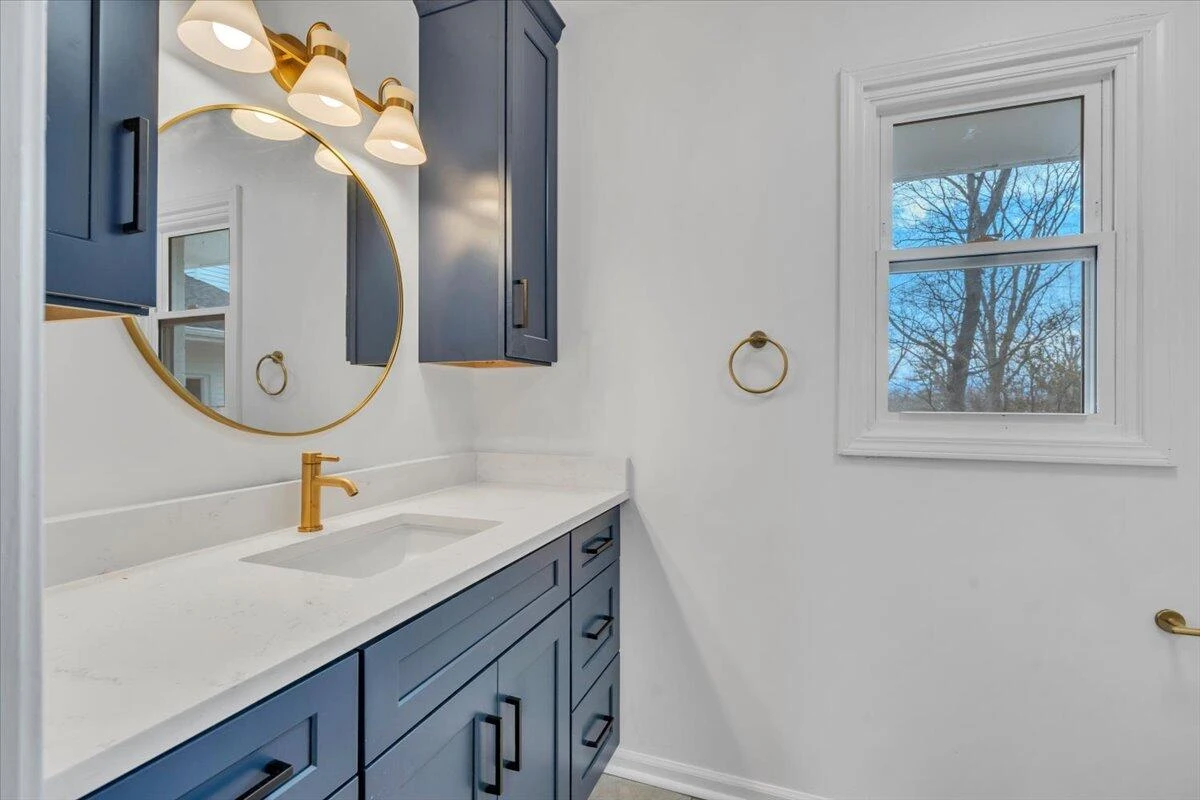 2049 Surrey LN - Photo 40