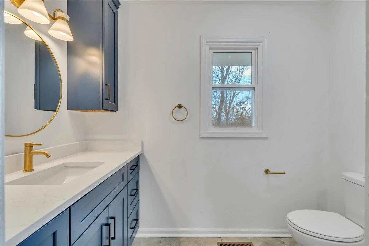 2049 Surrey LN - Photo 41