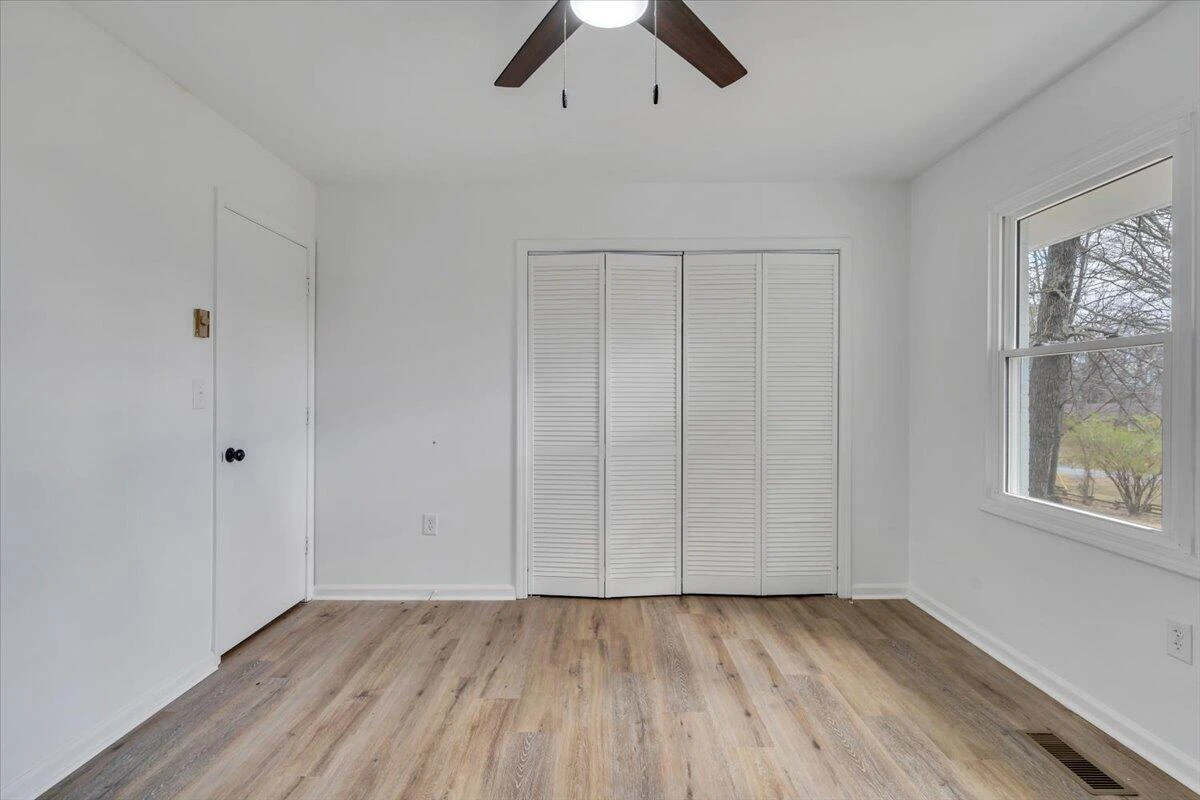 2049 Surrey LN - Photo 48