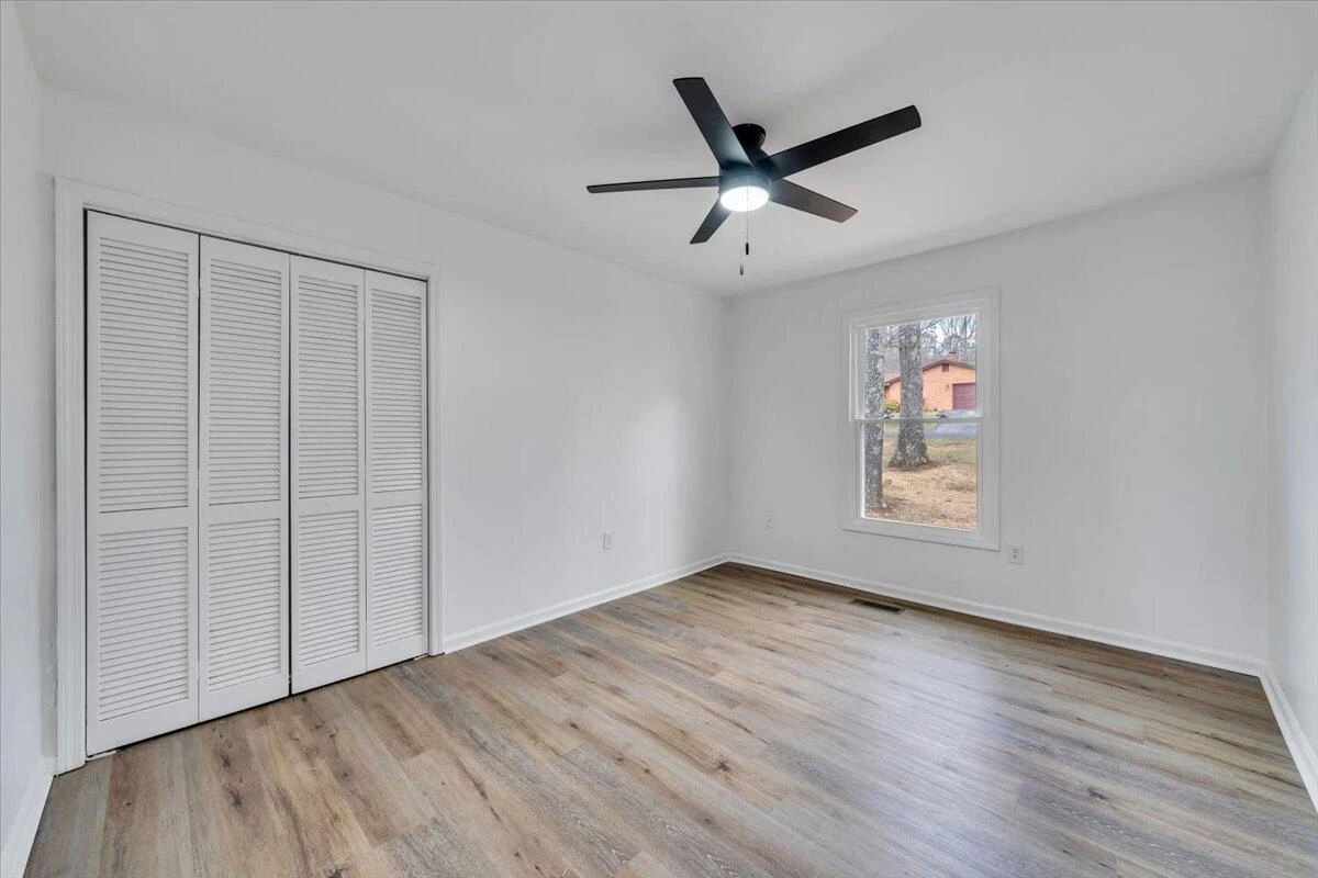 2049 Surrey LN - Photo 51