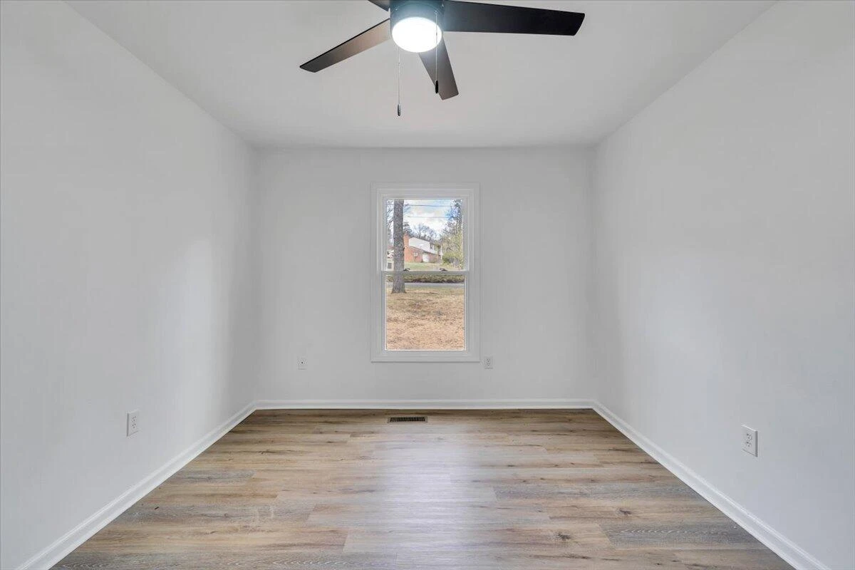 2049 Surrey LN - Photo 52