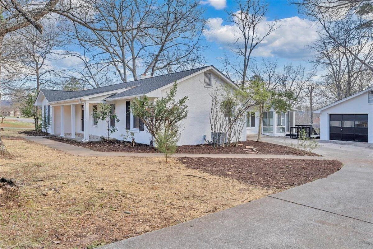 2049 Surrey LN - Photo 60