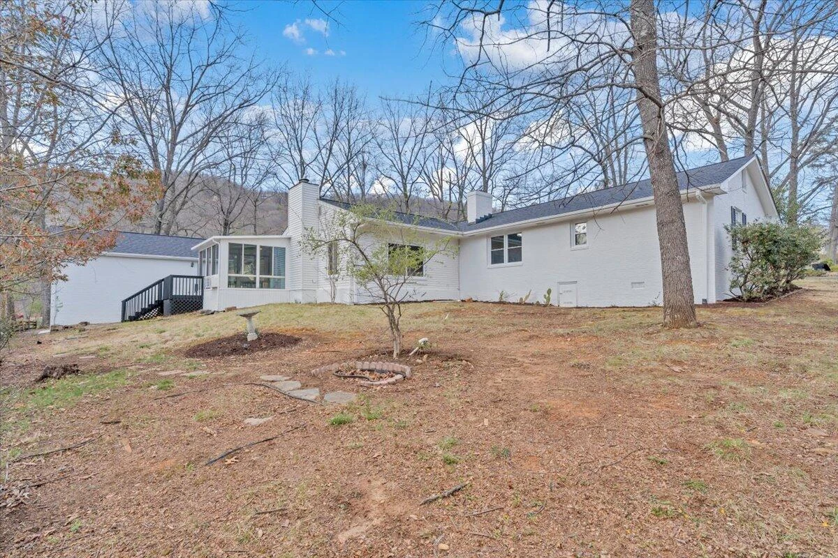2049 Surrey LN - Photo 61