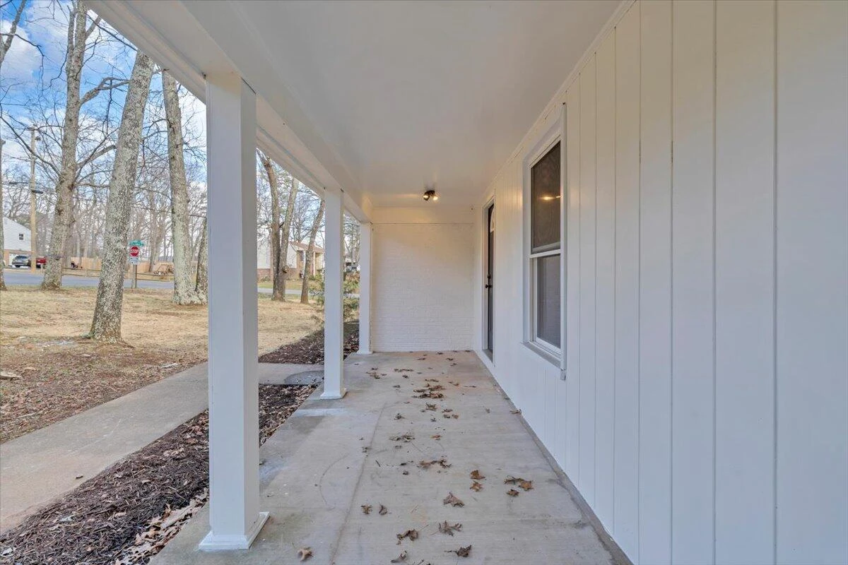 2049 Surrey LN - Photo 8