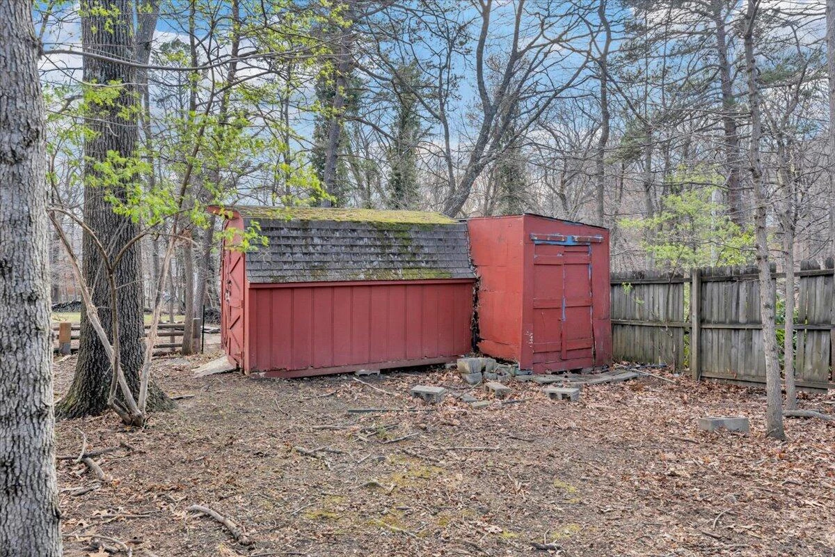 2049 Surrey LN - Photo 64