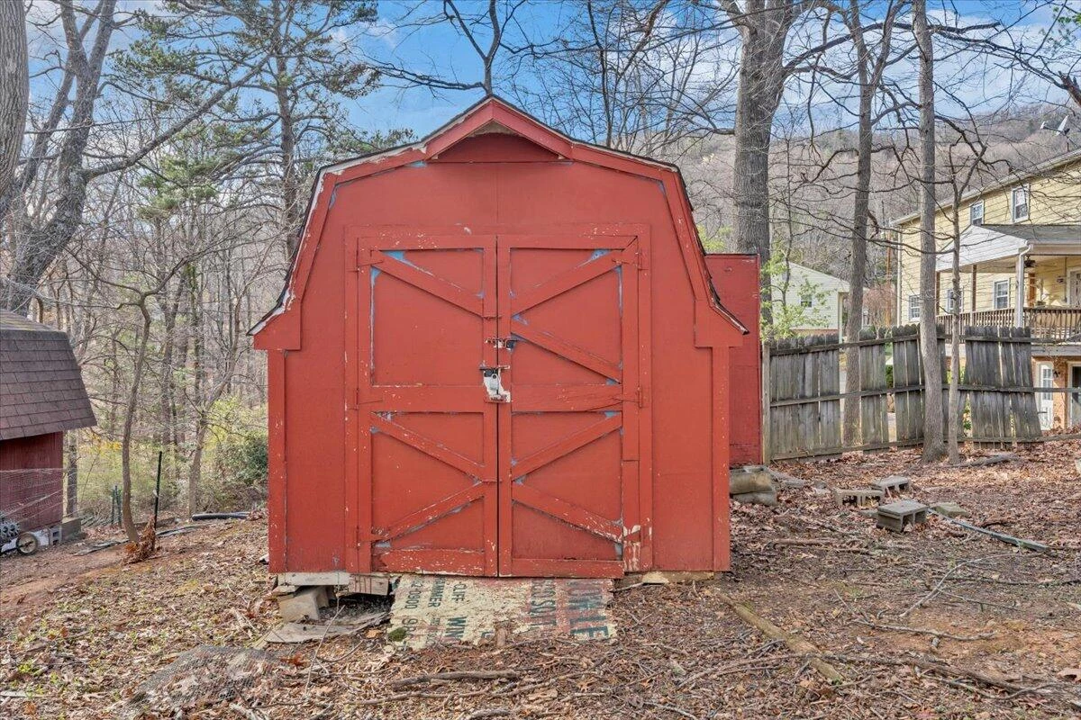 2049 Surrey LN - Photo 65