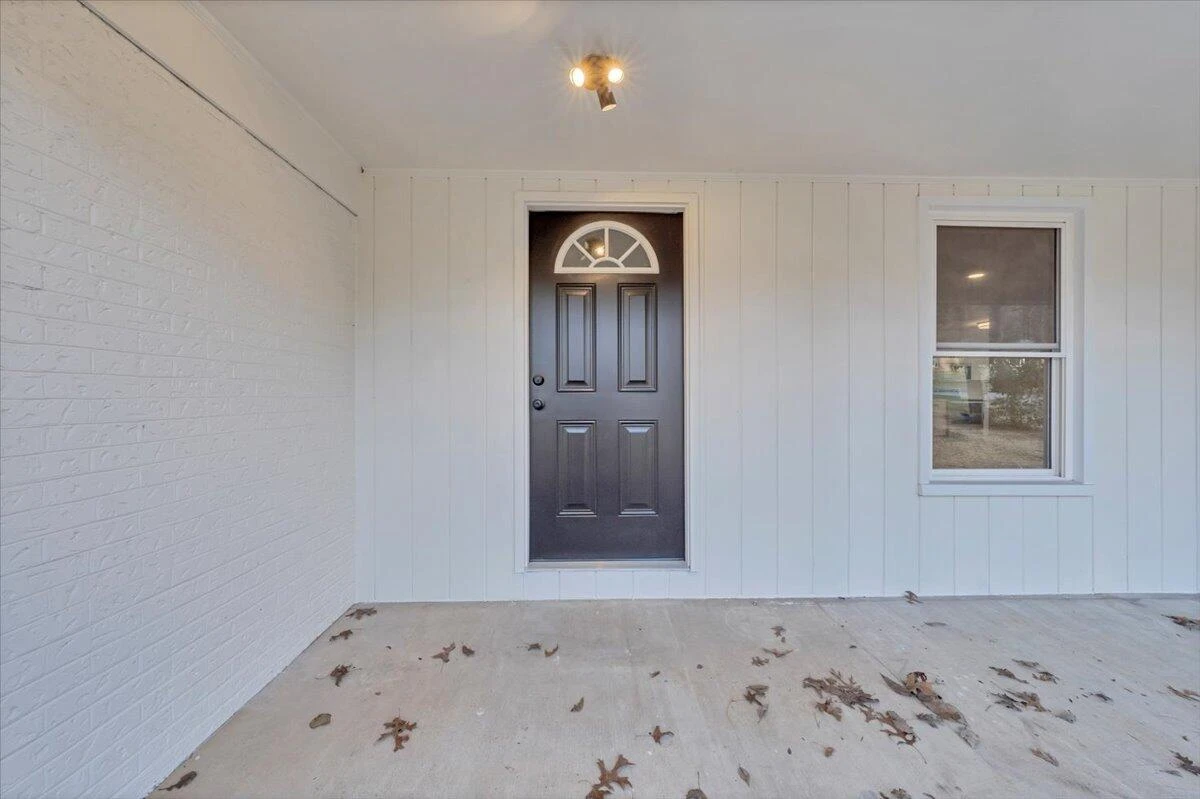 2049 Surrey LN - Photo 9