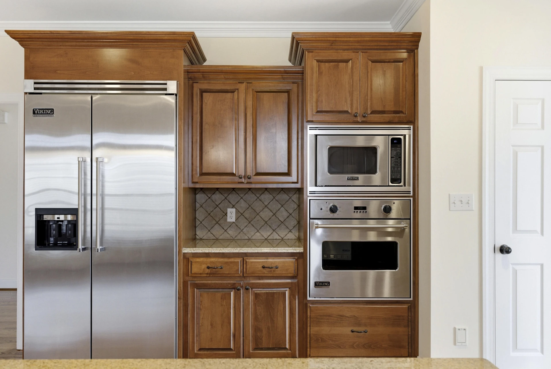1080 Remington RD - Photo 10