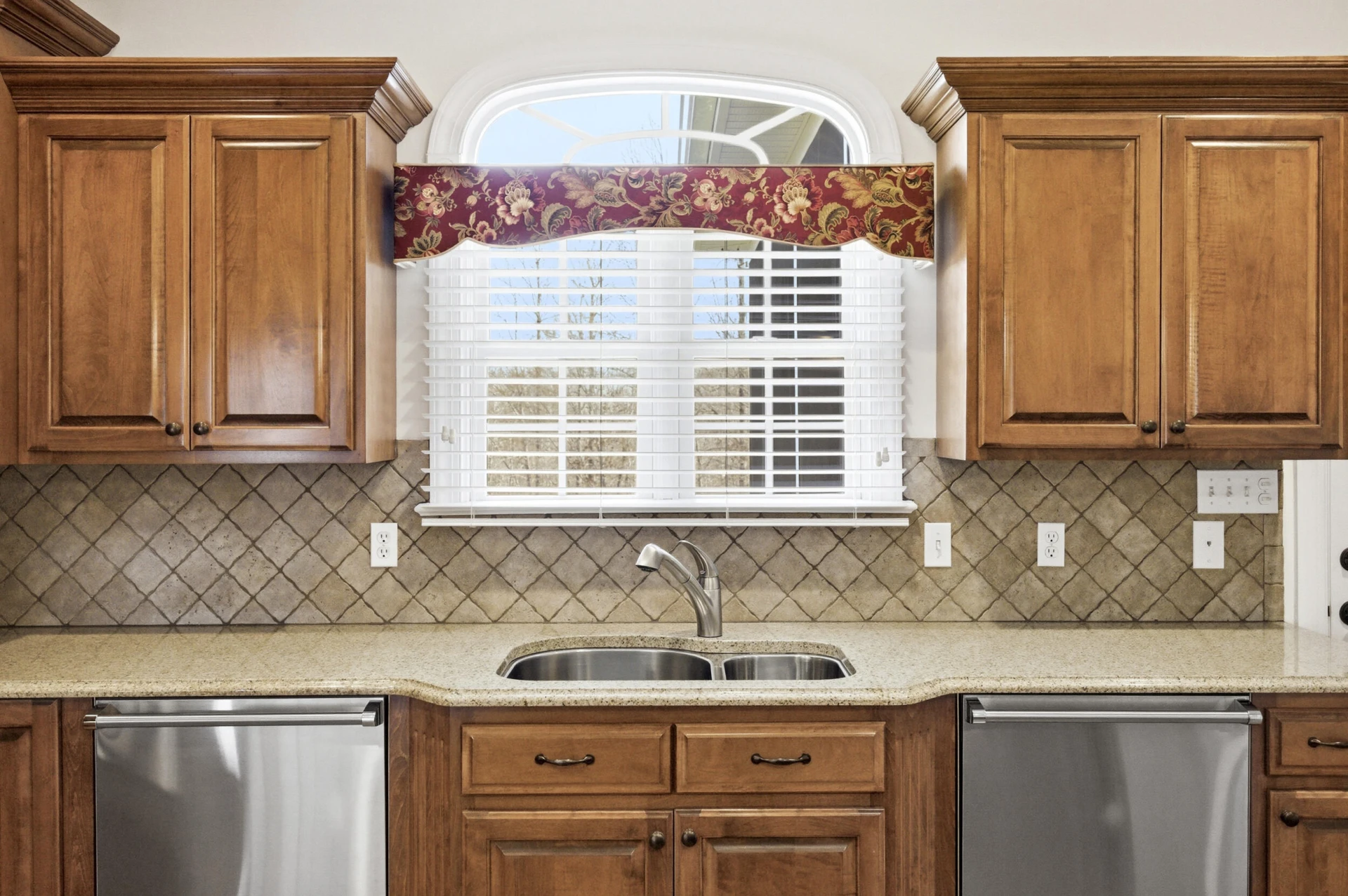 1080 Remington RD - Photo 13