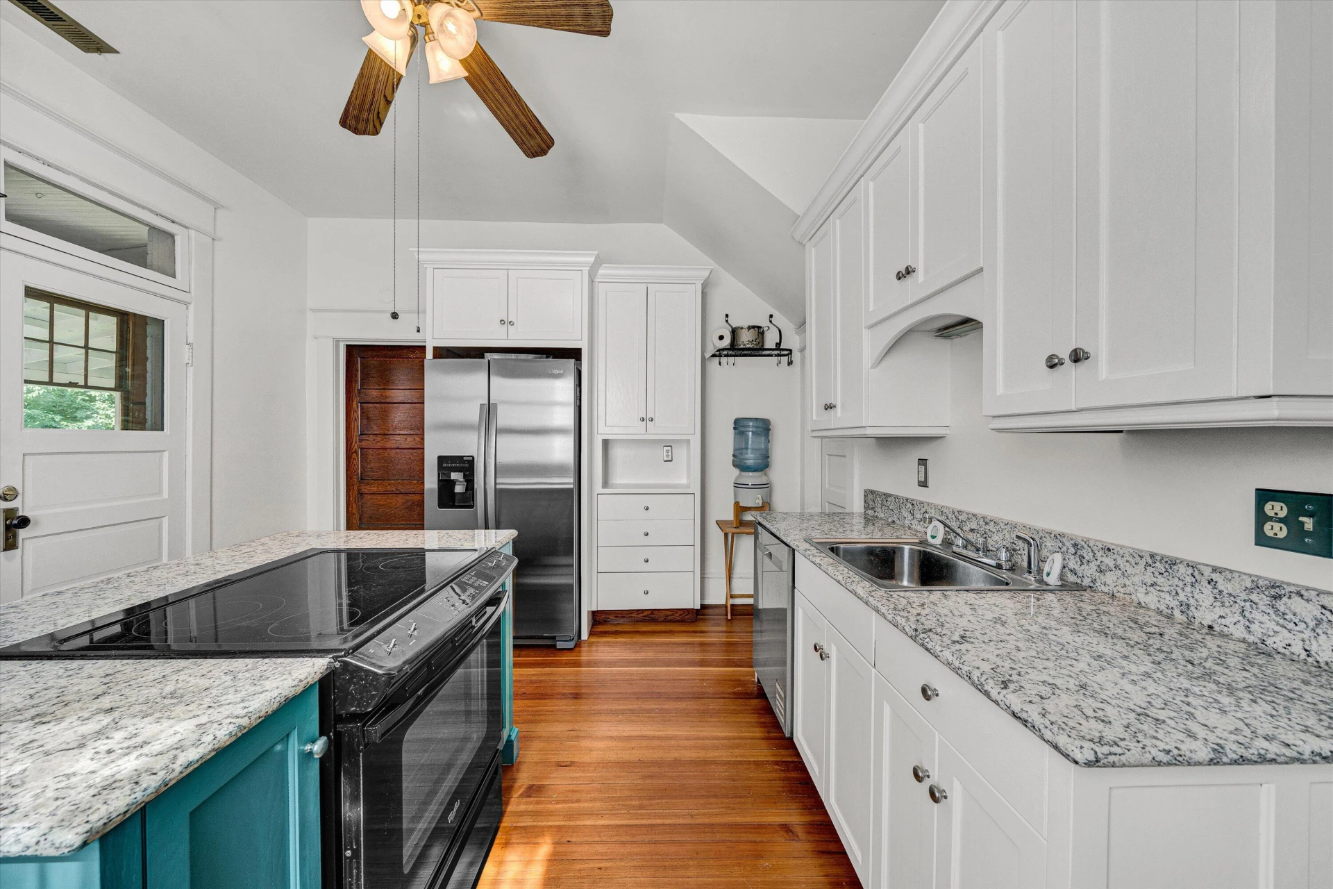 818 Day AVE - Photo 10