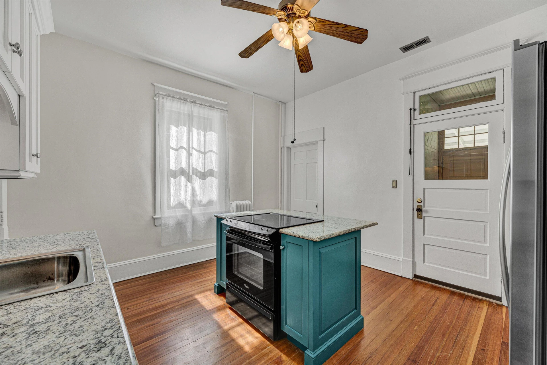 818 Day AVE - Photo 11