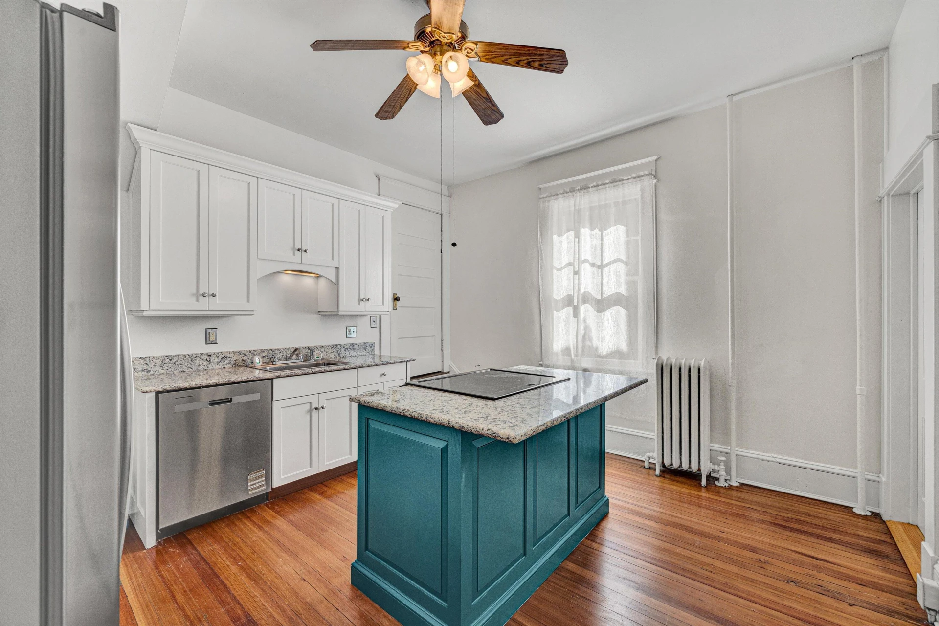 818 Day AVE - Photo 12