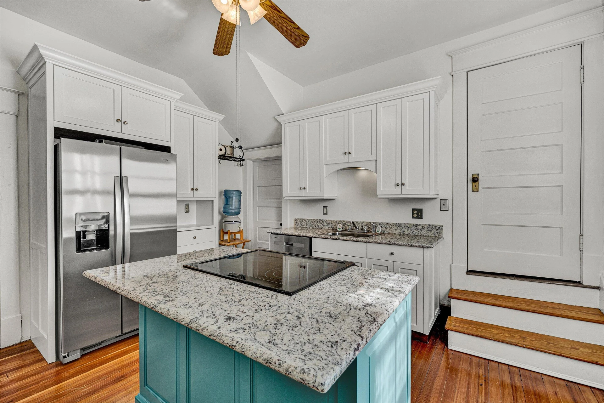 818 Day AVE - Photo 9
