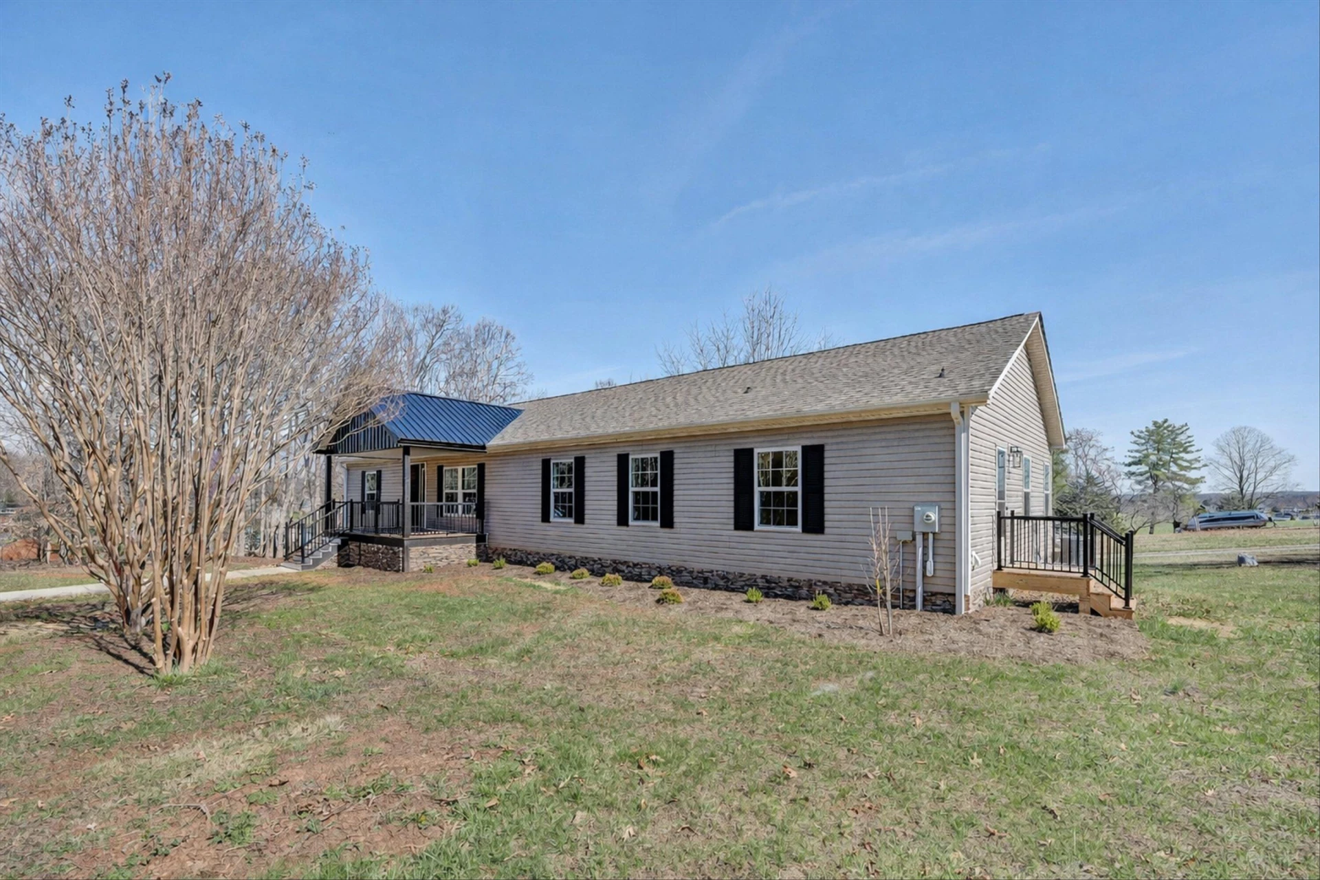 200 Surber DR - Photo 2