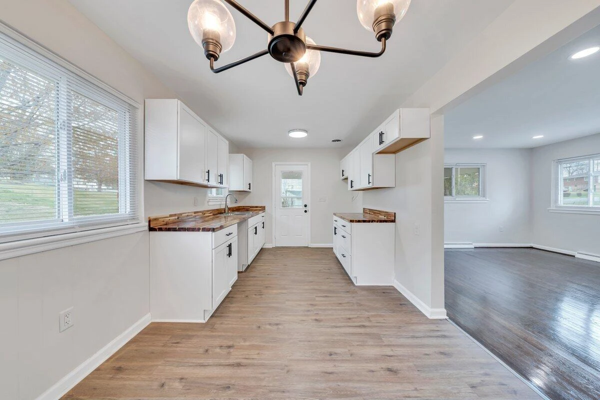 3807 Troutland AVE - Photo 10
