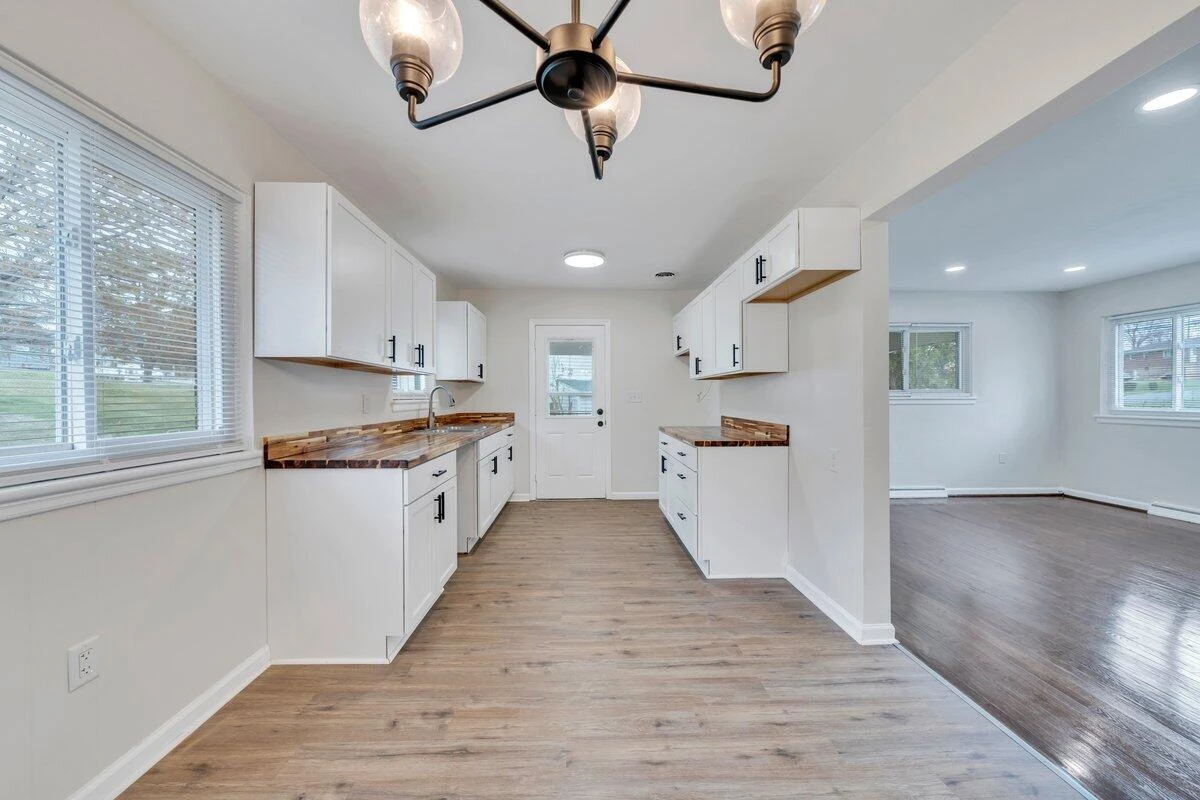 3807 Troutland AVE - Photo 11