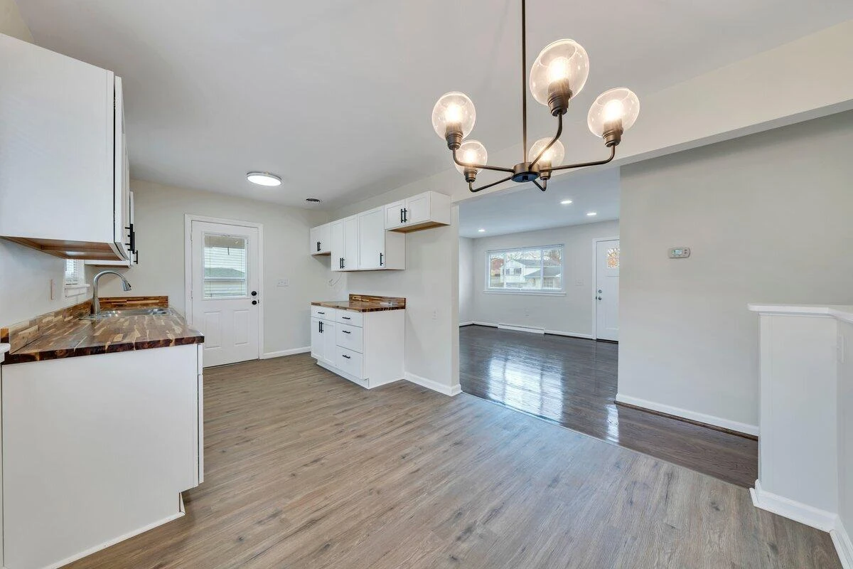 3807 Troutland AVE - Photo 12
