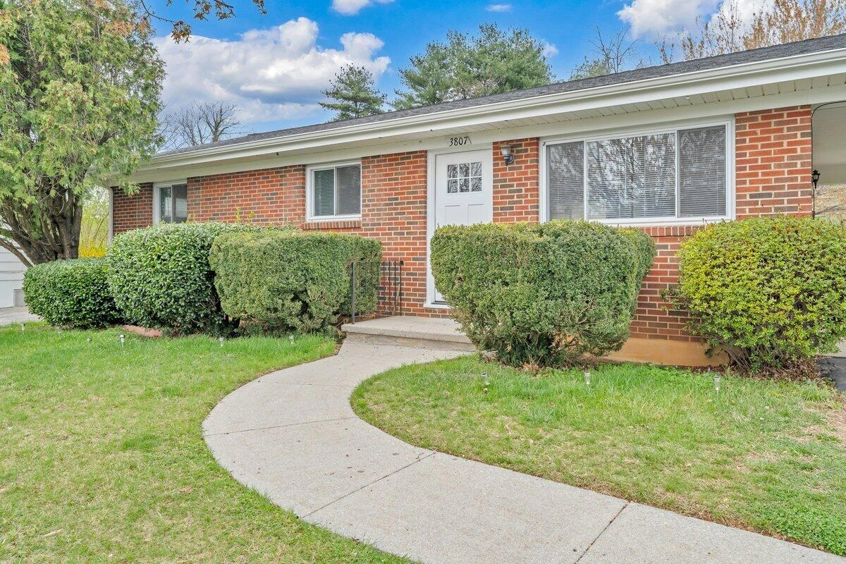 3807 Troutland AVE - Photo 2